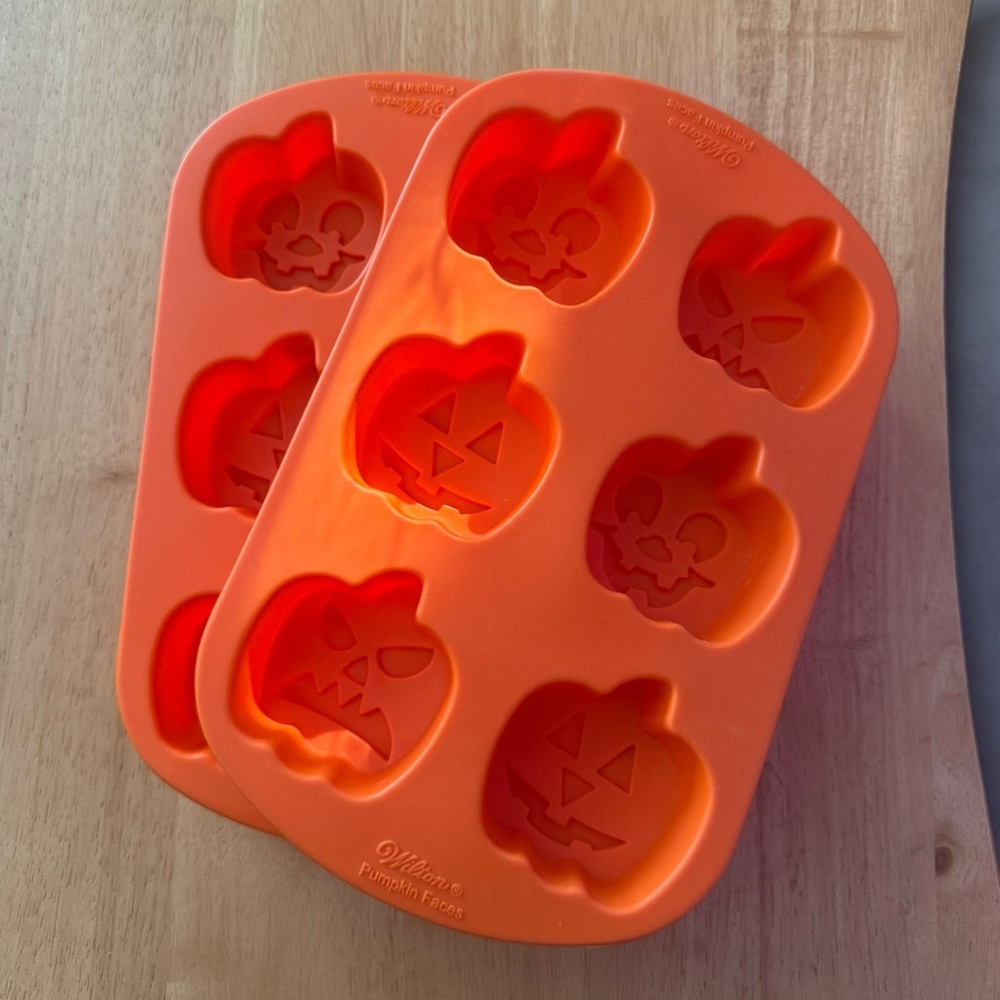 NEW Set of Cupcake Pans and Pumpkin Pans